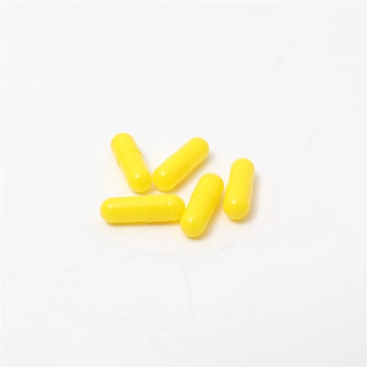 Capsules vides de gélatine dure jaune dans la gélatine d’os